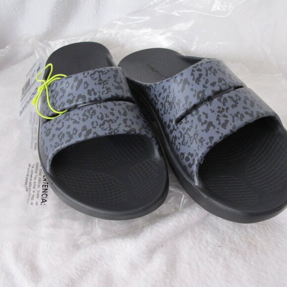 OOFOS Limited Gray Leopard Slides - Picture 5 of 9